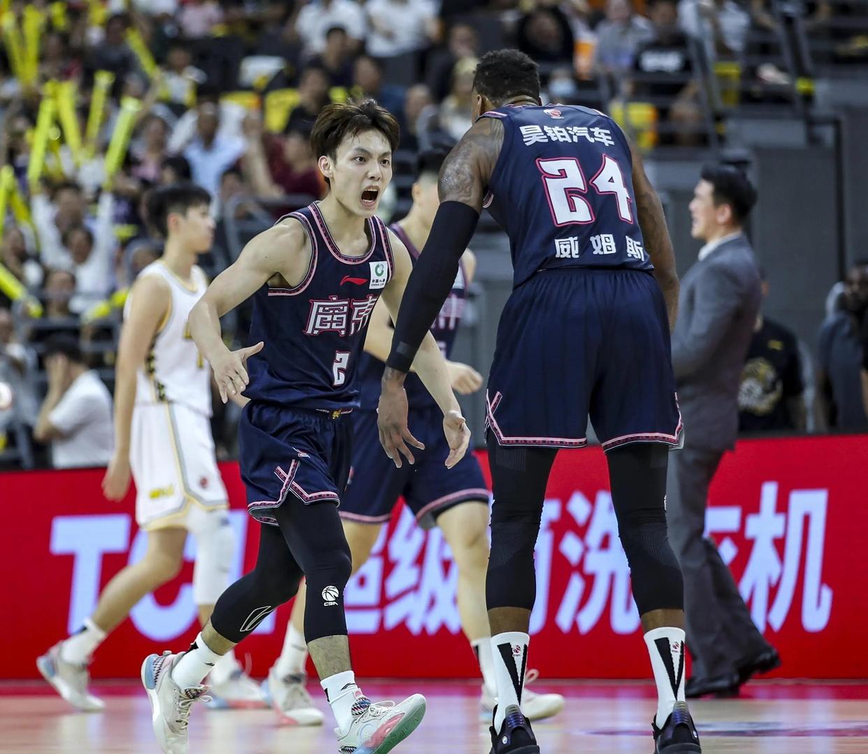 关于京粤大战激烈进行，全队一致努力做最好的信息