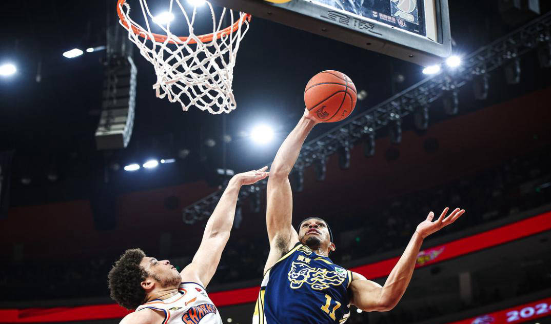 战术调整成功！球队取得关键胜利