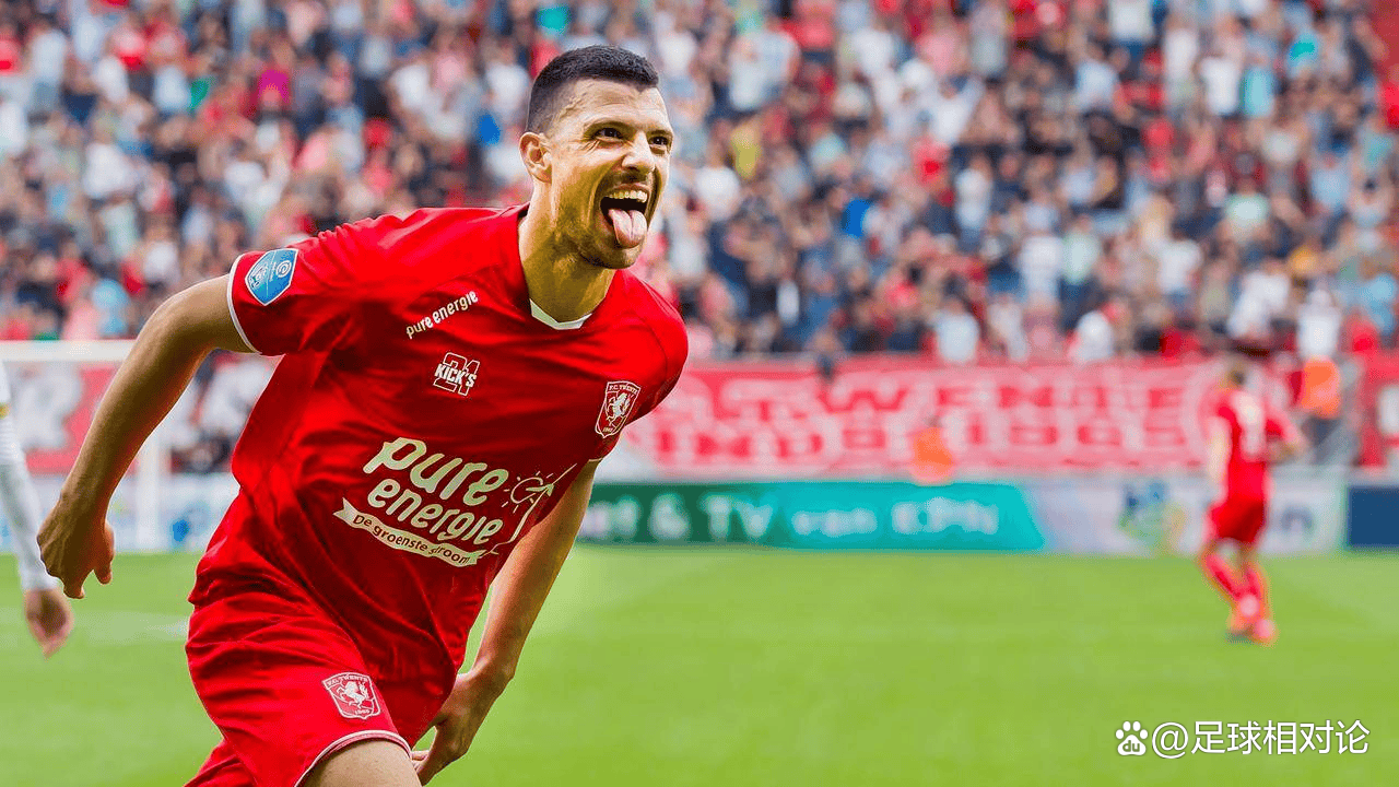 关于阿贾克斯傲视荷甲，天鹅继续保持第二座宝座的信息