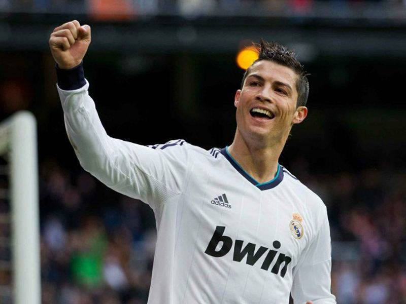 关于C罗传射建功，马竞新星横空出世，场边球探频频记笔记的信息