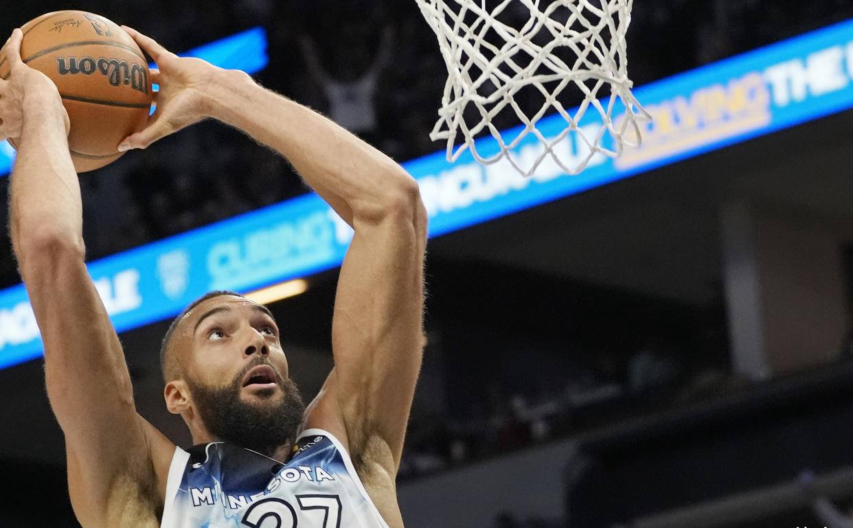 火箭复出首战，关键时刻神级表现状态火爆，东契奇成为焦点！的简单介绍