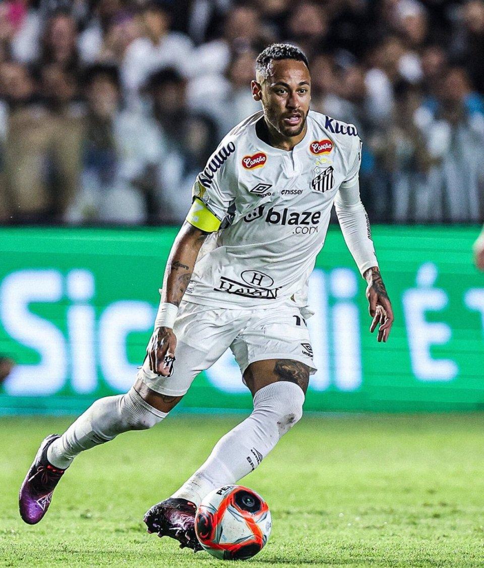 关于内马尔连续二十场比赛得分超过战术调整，阿森纳挑战极限！的信息